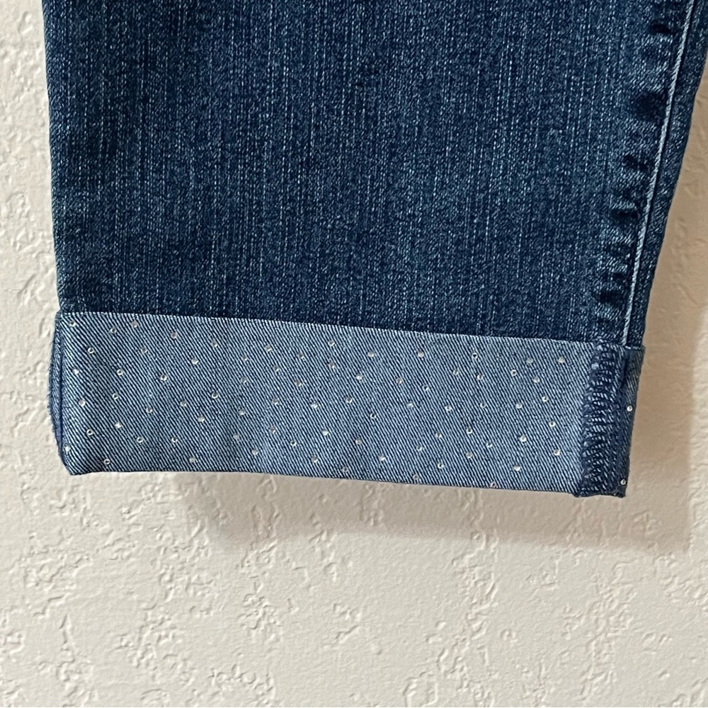 Chicos, cropped cuffed denim jeans in a classic medium wash. Size Medium 8-10 - Picture 2 of 4